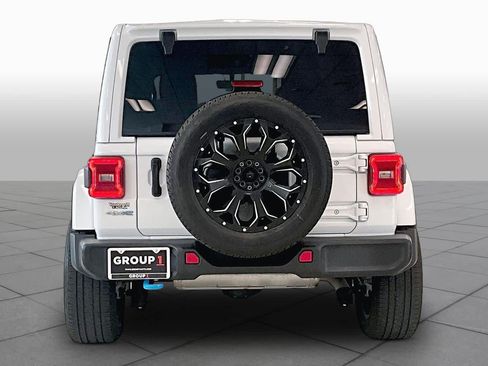 Used 2023 Jeep Wrangler Unlimited Sahara AWD/4WD image 4