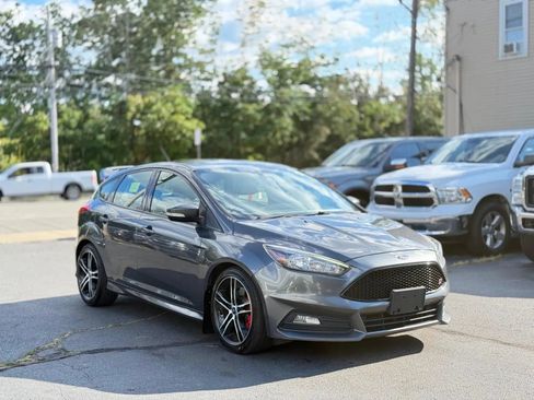 Used 2018 Ford Focus ST FWD image 5