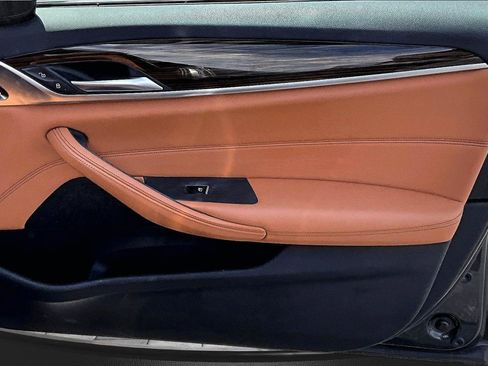 Used 2019 BMW 530i xDrive w/ Convenience Package image 27