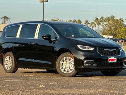 New 2026 Chrysler Pacifica Select