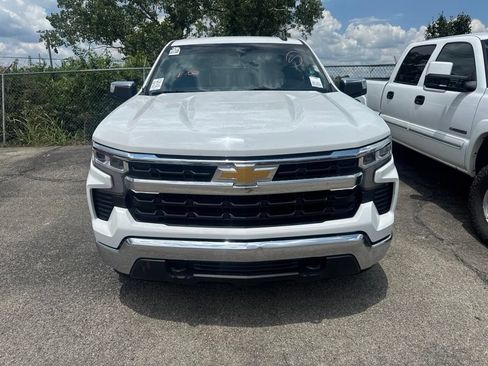 Used 2025 Chevrolet Silverado 1500 LT AWD/4WD image 2