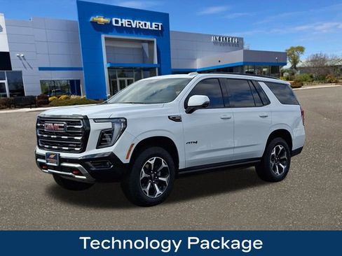 Used 2025 GMC Yukon AT4 w/ AT4 Premium Package image 4