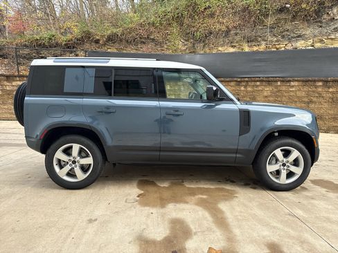 Used 2026 Land Rover Defender 110 S image 7