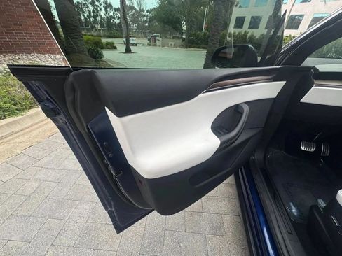 Used 2022 Tesla Model X AWD/4WD image 30