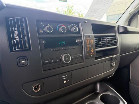 Used 2009 Chevrolet Express 2500 RWD image 20