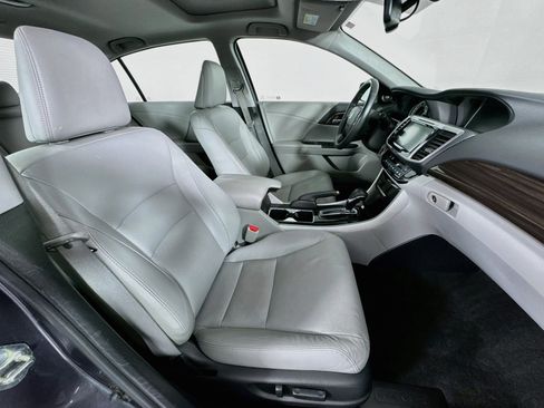 Certified 2017 Honda Accord EX-L image 28