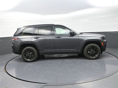 New 2025 Jeep Grand Cherokee Altitude image 8