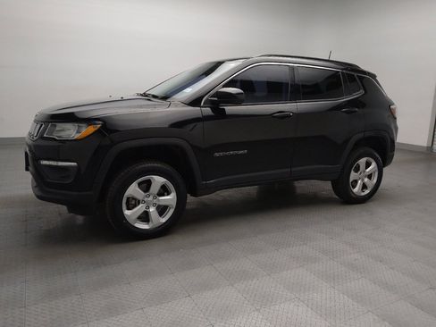 Used 2017 Jeep Compass Latitude image 2