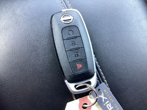 Used 2024 Nissan Pathfinder SV image 31