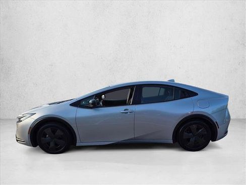 Certified 2025 Toyota Prius LE FWD image 9