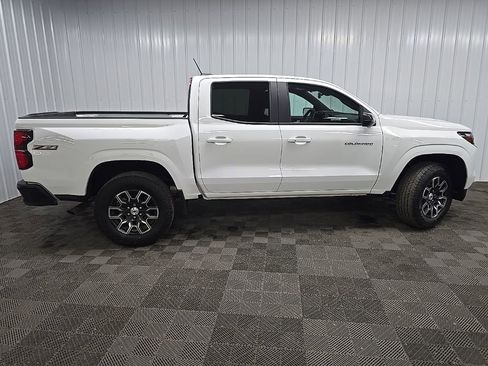 Used 2025 Chevrolet Colorado Z71 AWD/4WD image 2