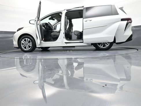 Used 2024 Toyota Sienna XLE w/ XLE Plus Package AWD/4WD image 51