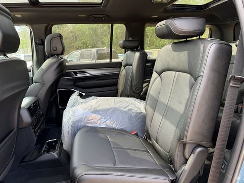 New 2026 Jeep Grand Wagoneer Limited AWD/4WD image 17