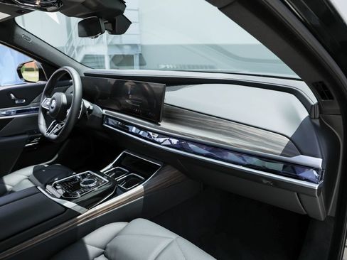 Used 2024 BMW 740i RWD image 20
