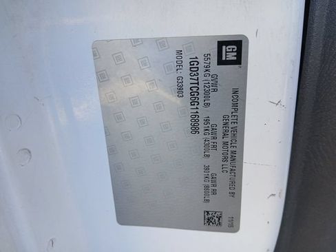 Used 2016 GMC Savana 3500 Extended RWD image 23