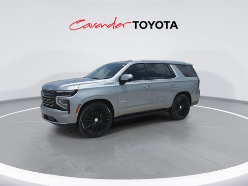 Used 2025 Chevrolet Tahoe High Country AWD/4WD image 4