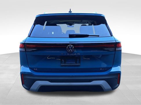 New 2025 Volkswagen Tiguan SE AWD/4WD image 7