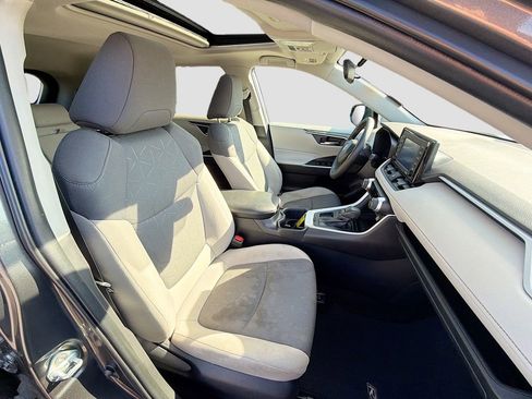 Used 2022 Toyota RAV4 XLE image 17