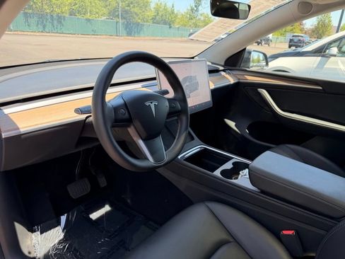 Used 2023 Tesla Model Y Long Range AWD/4WD image 17