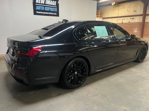 Used 2022 BMW 740i w/ M Sport Package image 4