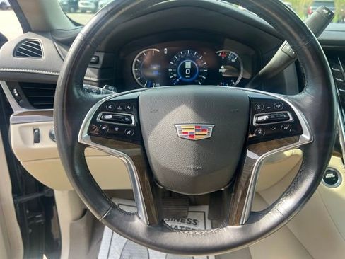 Used 2020 Cadillac Escalade Luxury w/ LPO, Radiant Package AWD/4WD image 30