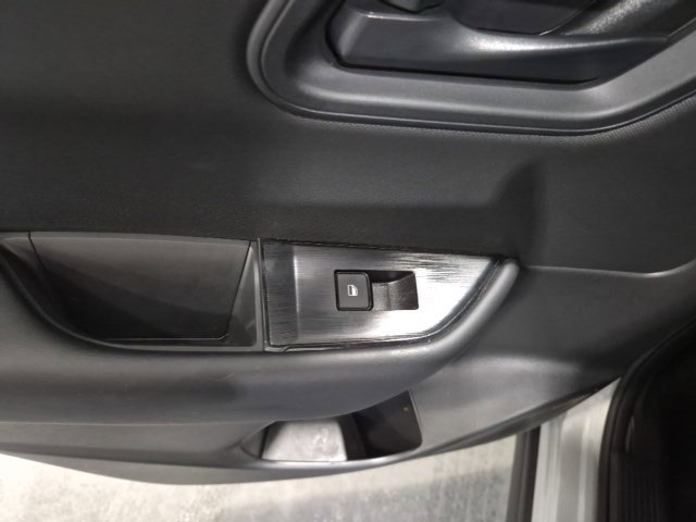 Used 2025 Nissan Rogue S AWD/4WD image 18
