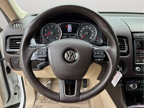 Used 2017 Volkswagen Touareg Sport AWD/4WD image 24