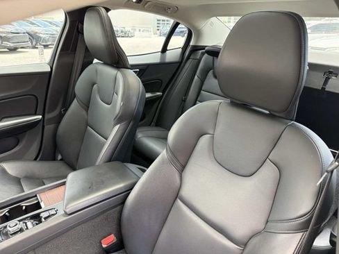 Used 2021 Volvo S60 T5 Momentum w/ Premium Package FWD image 11