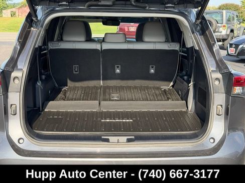 Used 2020 Toyota Highlander XLE AWD/4WD image 19