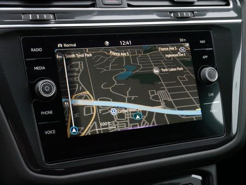 Certified 2022 Volkswagen Tiguan SEL R-Line image 22