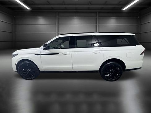 New 2026 Lincoln Navigator L Reserve AWD/4WD image 3
