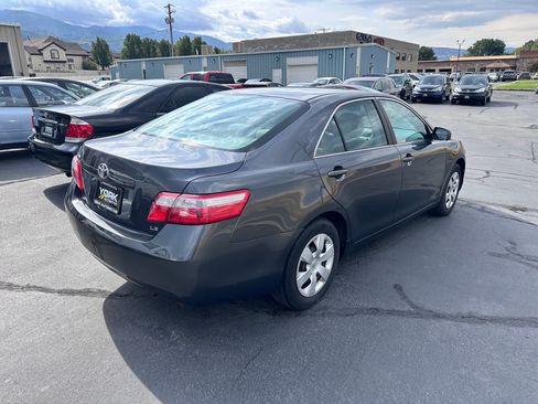 Used 2009 Toyota Camry LE FWD image 3
