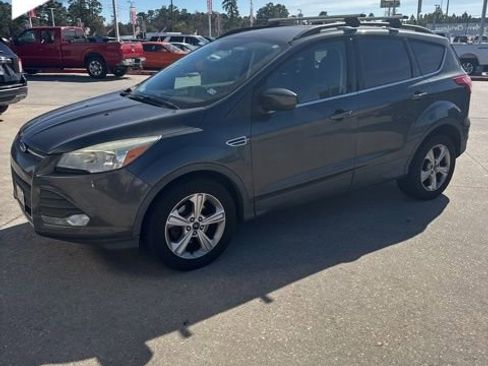 Used 2016 Ford Escape SE w/ Equipment Group 201A image 2