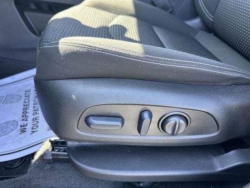 Used 2024 GMC Terrain SLE w/ Driver Convenience Package FWD image 18