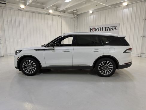 Used 2022 Lincoln Aviator Reserve RWD image 2