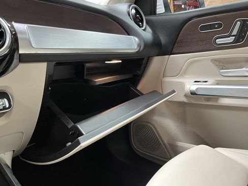 Used 2020 Mercedes-Benz GLB 250 4MATIC w/ Premium Package image 20