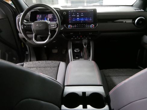 Used 2024 Chevrolet Colorado Z71 w/ Z71 Convenience Package 2 image 16