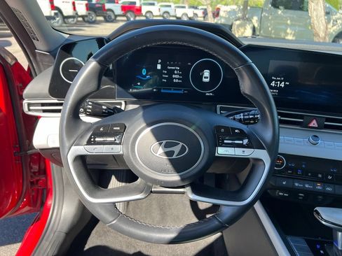 Used 2025 Hyundai Elantra Limited FWD image 31