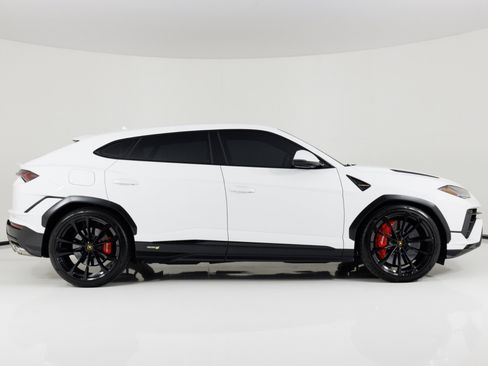 Used 2024 Lamborghini Urus S AWD/4WD image 2
