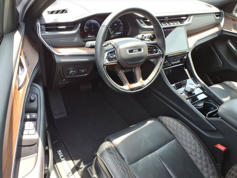 Used 2025 Jeep Grand Cherokee Summit AWD/4WD image 19