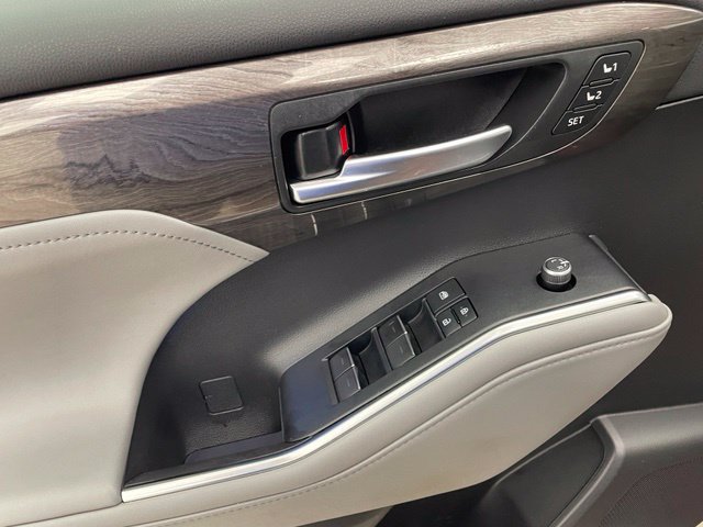 Used 2020 Toyota Highlander Platinum AWD/4WD image 12