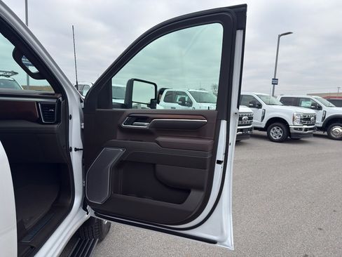 Used 2024 GMC Sierra 3500 Denali w/ Denali Reserve Package image 14