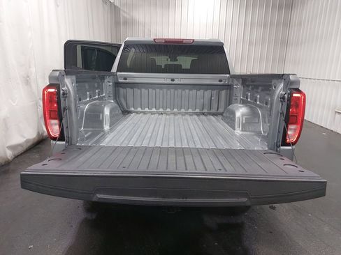 Used 2024 GMC Sierra 1500 SLE image 12
