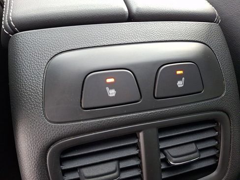 Used 2023 Buick Envision Avenir image 11