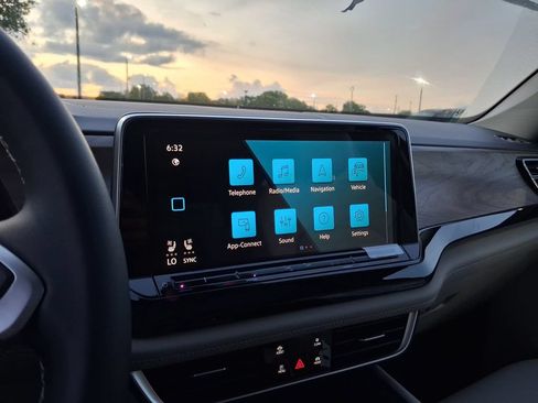New 2026 Volkswagen Atlas SE FWD image 9