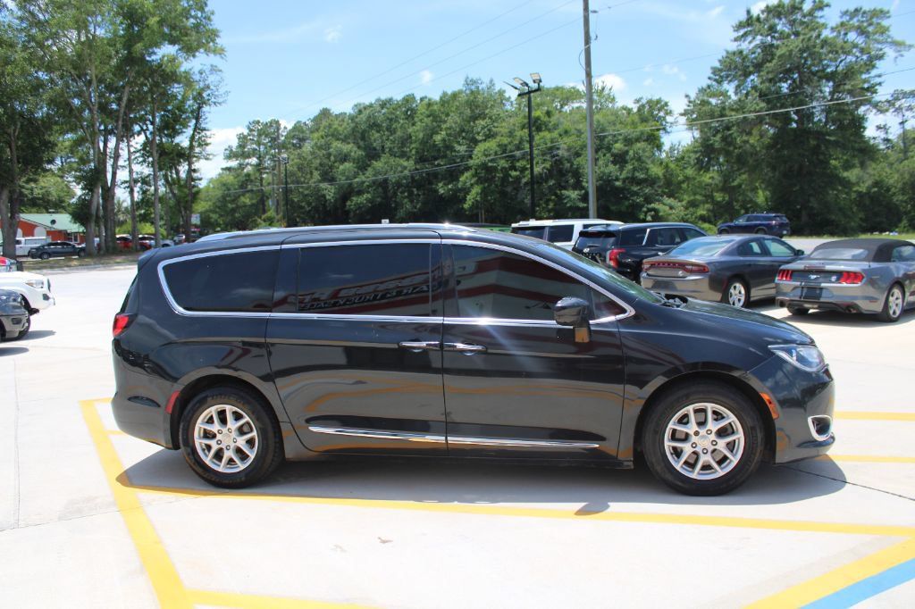 Used 2019 Chrysler Pacifica Touring-L FWD image 2