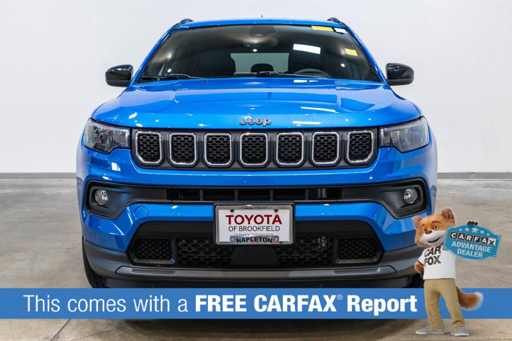 Used 2023 Jeep Compass Latitude w/ Convenience Group AWD/4WD image 2