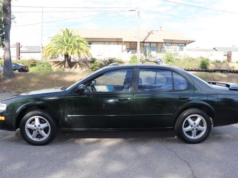 Used 1997 Nissan Maxima GXE FWD image 4