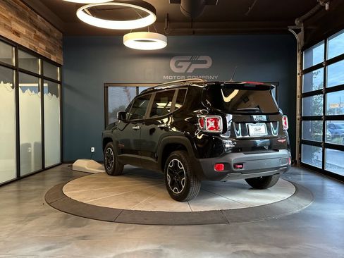 Used 2017 Jeep Renegade Trailhawk w/ Premium Trailhawk Package AWD/4WD image 5