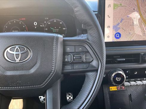 Used 2025 Toyota Tacoma TRD Pro AWD/4WD image 32